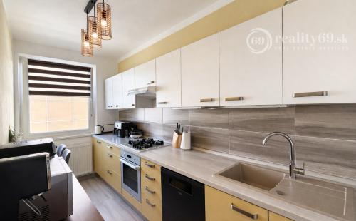 ŤAHANOVCE - BUKUREŠŤSKÁ 3 IZBOVÝ BYT PO REKONŠTRUKCII 64 M2