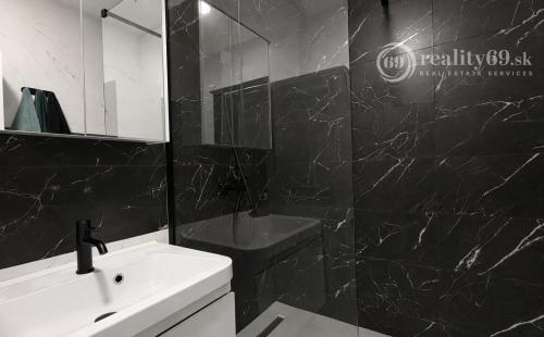 ŤAHANOVCE - BUKUREŠŤSKÁ 3 IZBOVÝ BYT PO REKONŠTRUKCII 64 M2