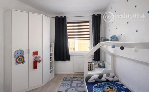 ŤAHANOVCE - BUKUREŠŤSKÁ 3 IZBOVÝ BYT PO REKONŠTRUKCII 64 M2