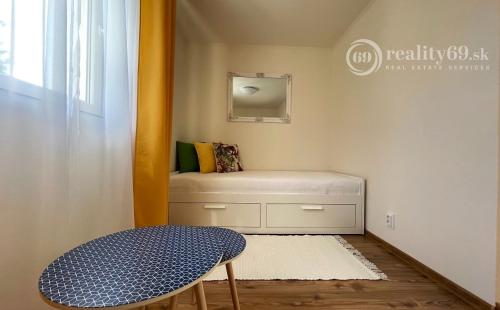 MAĎARSKO - JAZERO RAKACA - SUPER 3 IZBOVÁ CHATA PRI JAZERE S TERASOU.