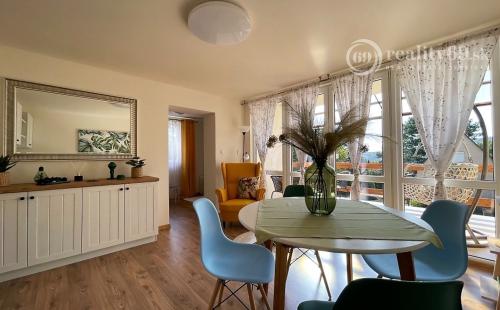 MAĎARSKO - JAZERO RAKACA - SUPER 3 IZBOVÁ CHATA PRI JAZERE S TERASOU.