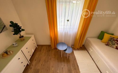 MAĎARSKO - JAZERO RAKACA - SUPER 3 IZBOVÁ CHATA PRI JAZERE S TERASOU.