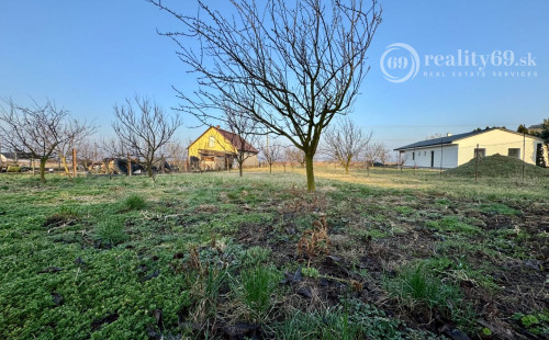 MAĎARSKO - GONC STAVEBNÝ POZEMOK 852 M2, IS NA HRANICI POZEMKU.