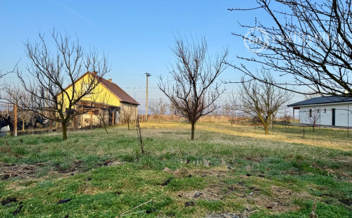 MAĎARSKO - GONC STAVEBNÝ POZEMOK 852 M2, IS NA HRANICI POZEMKU.