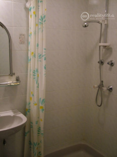 MAĎARSKO - GONC 13 IZBOVÝ OBYTNÝ OBJEKT NA BÝVANIE, PODNIKANIE