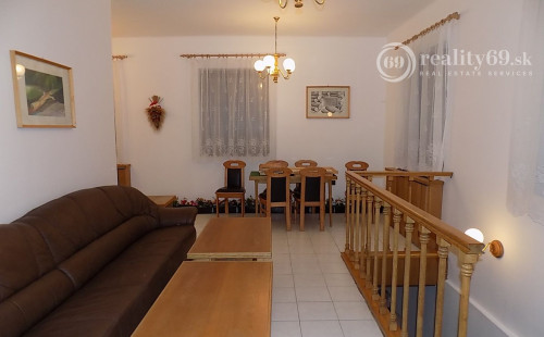 MAĎARSKO - GONC 13 IZBOVÝ OBYTNÝ OBJEKT NA BÝVANIE, PODNIKANIE