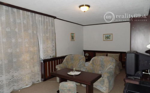 MAĎARSKO - GONC 13 IZBOVÝ OBYTNÝ OBJEKT NA BÝVANIE, PODNIKANIE