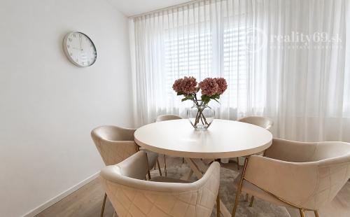 JAZERO - LUXUSNÝ 3 IZBOVÝ BYT PRE NÁROČNÉHO KUPUJÚCEHO