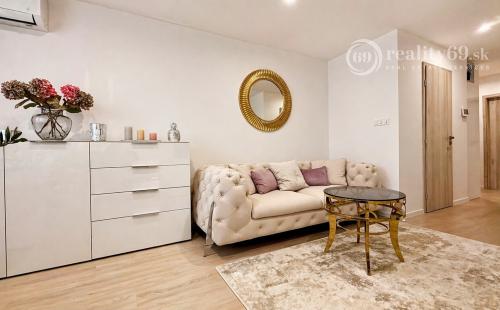 JAZERO - LUXUSNÝ 3 IZBOVÝ BYT PRE NÁROČNÉHO KUPUJÚCEHO