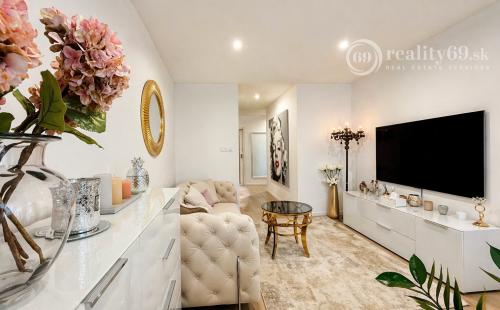 JAZERO - LUXUSNÝ 3 IZBOVÝ BYT PRE NÁROČNÉHO KUPUJÚCEHO