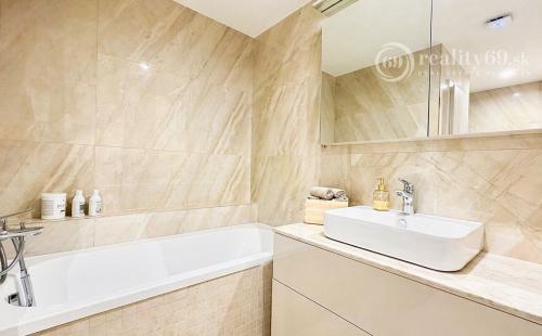 JAZERO - LUXUSNÝ 3 IZBOVÝ BYT PRE NÁROČNÉHO KUPUJÚCEHO