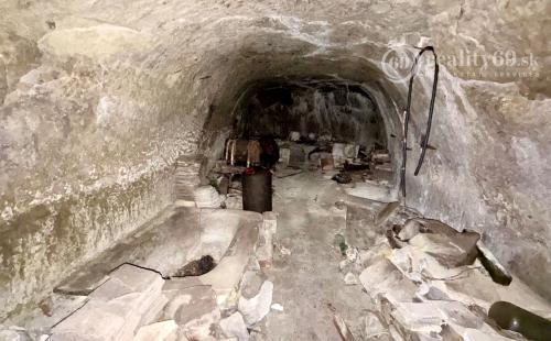 MAĎARSKO - SAJÓKERSZTÚR 2 X VINNÁ PIVNICA 50M2.