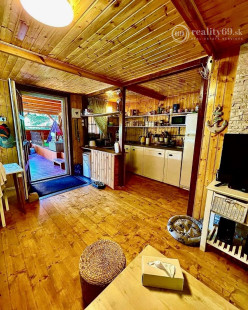MAĎARSKO - LUXUSNÁ CHATA S LETNOU KUCHYŇOU A BAZÉNOM.