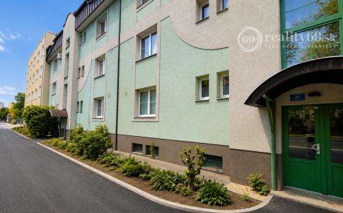 JUH - VEĽKORYSÝ 2 IZBOVÝ BYT 74 M2 S VLASTNÝM PARKOVACÍM MIESTOM