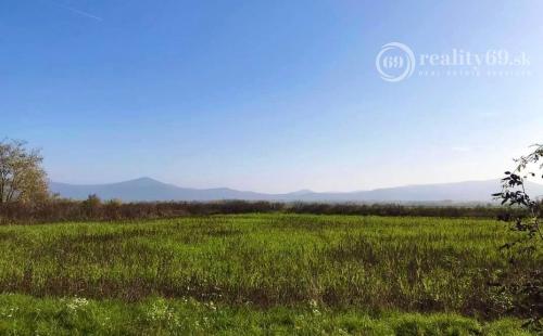 MAĎARSKO - NOVAJIDRANY STAVEBNÝ POZEMOK  1.000 M2, VŠETKY IS.