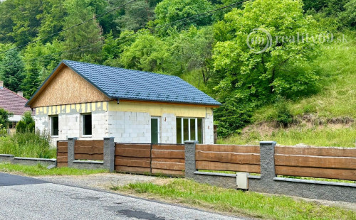 MAĎARSKO - HOLLOHÁZA NOVOSTAVBA 3 IZBOVÉHO RD - SUPER PROSTREDIE S VÝHĽADOM NA OKOLITÉ LESY.