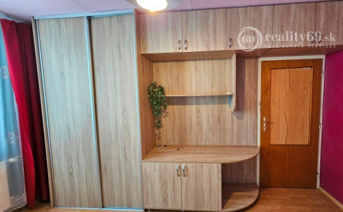 CENTRUM MESTA JÁNOŠÍKOVÁ 3 IZBOVÝ ZARIADENÝ BYT