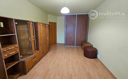 CENTRUM MESTA JÁNOŠÍKOVÁ 3 IZBOVÝ ZARIADENÝ BYT