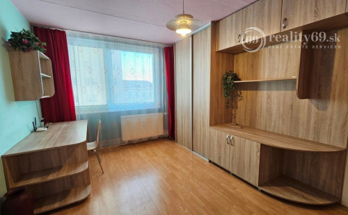 CENTRUM MESTA JÁNOŠÍKOVÁ 3 IZBOVÝ ZARIADENÝ BYT