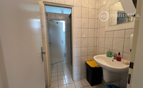 KOŠICE - NA PRENÁJOM KANCELÁRSKE PRIESTORY NA FLORIÁNSKEJ ULICI V BUDOVE EURODOM