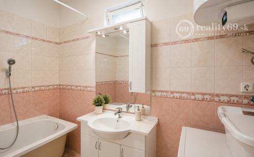 RODINNÝ DOM V CENE 2-IZBOVÉHO BYTU V KOŠICIACH VEĽKÝ POZEMOK 1 726 m²  TURŇA NAD BODVOU