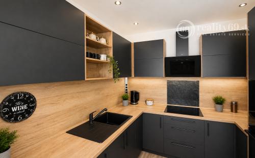 KOŠICE – FURČA PRIESTRANNÝ 3-IZBOVÝ BYT PO KOMPLETNEJ REKONŠTRUKCII, 71 M2 + LODŽIA