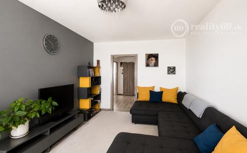 KOŠICE – FURČA PRIESTRANNÝ 3-IZBOVÝ BYT PO KOMPLETNEJ REKONŠTRUKCII, 71 M2 + LODŽIA