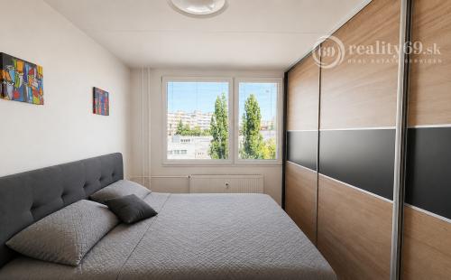 KOŠICE – FURČA PRIESTRANNÝ 3-IZBOVÝ BYT PO KOMPLETNEJ REKONŠTRUKCII, 71 M2 + LODŽIA