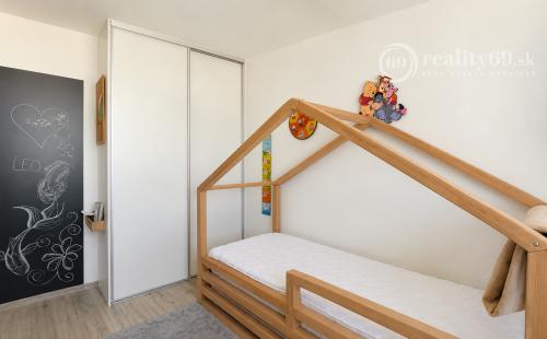 KOŠICE – FURČA PRIESTRANNÝ 3-IZBOVÝ BYT PO KOMPLETNEJ REKONŠTRUKCII, 71 M2 + LODŽIA