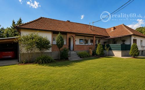 MAĎARSKO - SZUHOGY  4 IZBOVÝ RD 110 M2, POZEMOK 1410 M2