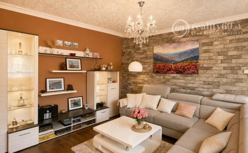 MAĎARSKO - SZUHOGY  4 IZBOVÝ RD 110 M2, POZEMOK 1410 M2