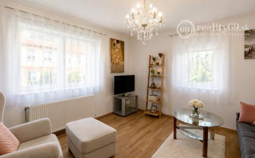 MAĎARSKO - SZUHOGY  4 IZBOVÝ RD 110 M2, POZEMOK 1410 M2