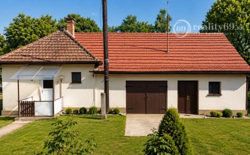MAĎARSKO - SZUHOGY  4 IZBOVÝ RD 110 M2, POZEMOK 1410 M2