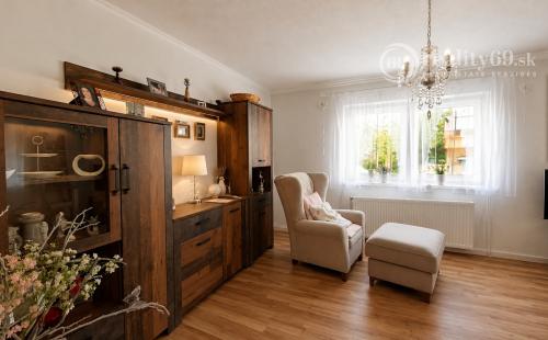 MAĎARSKO - SZUHOGY  4 IZBOVÝ RD 110 M2, POZEMOK 1410 M2