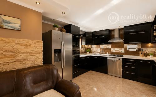 MAĎARSKO - SZUHOGY  4 IZBOVÝ RD 110 M2, POZEMOK 1410 M2