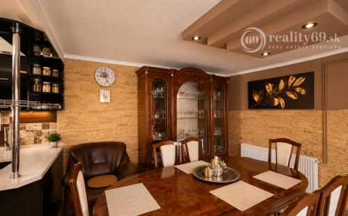 MAĎARSKO - SZUHOGY  4 IZBOVÝ RD 110 M2, POZEMOK 1410 M2