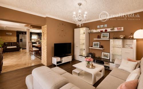 MAĎARSKO - SZUHOGY  4 IZBOVÝ RD 110 M2, POZEMOK 1410 M2