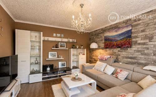 MAĎARSKO - SZUHOGY  4 IZBOVÝ RD 110 M2, POZEMOK 1410 M2