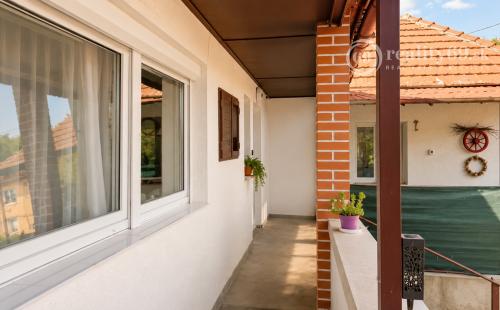 MAĎARSKO - SZUHOGY  4 IZBOVÝ RD 110 M2, POZEMOK 1410 M2