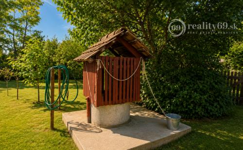 MAĎARSKO - SZUHOGY  4 IZBOVÝ RD 110 M2, POZEMOK 1410 M2