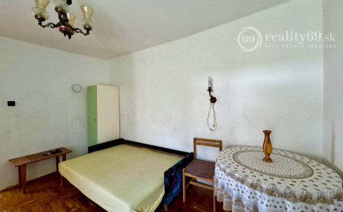 MAĎARSKO - TERESZTENYE  2 IZBOVÝ  RODINNÝ DOM S LETNOU KUCHYŇOU NA POZEMKU 2552 M2