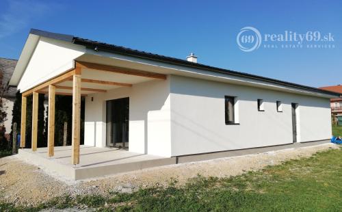 MAĎARSKO - GONC NOVOSTAVBA 4 IZBOVÉHO RD 100 M2, POZEMOK 852 M2
