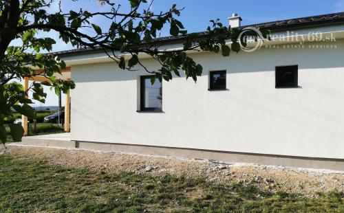 MAĎARSKO - GONC NOVOSTAVBA 4 IZBOVÉHO RD 100 M2, POZEMOK 852 M2