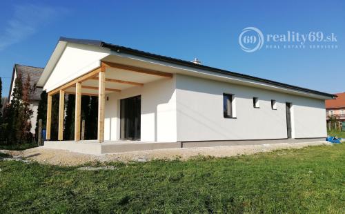 MAĎARSKO - GONC NOVOSTAVBA 4 IZBOVÉHO RD 100 M2, POZEMOK 852 M2