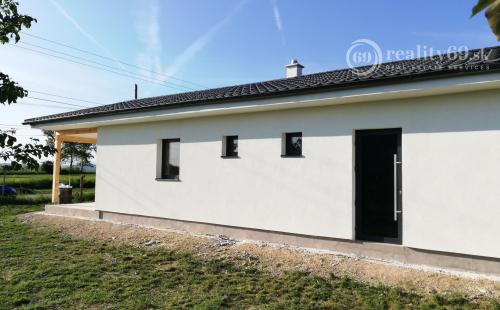 MAĎARSKO - GONC NOVOSTAVBA 4 IZBOVÉHO RD 100 M2, POZEMOK 852 M2