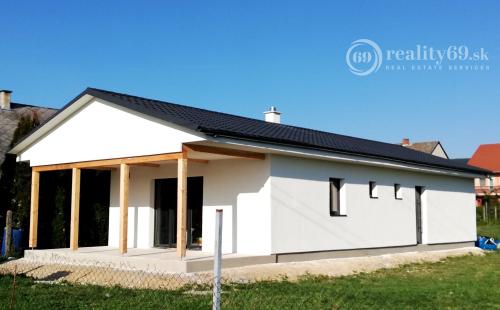 MAĎARSKO - GONC NOVOSTAVBA 4 IZBOVÉHO RD 100 M2, POZEMOK 852 M2