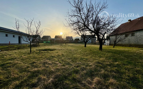 MAĎARSKO - GONC STAVEBNÝ POZEMOK 852 M2, IS NA HRANICI POZEMKU.