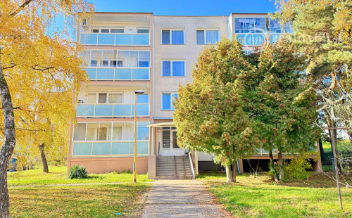 TERASA - 1 IZBOVÝ BYT 32 M2, UHEROVA ULICA 1 POSCHODIE