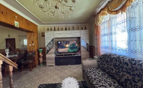 MAĎARSKO - ENCS  5 IZBOVÝ POSCHODOVÝ DOM + 2 IZBOVÝ DOM, ZÁHRADA.