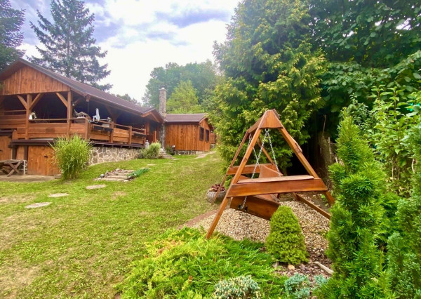 MAĎARSKO - LUXUSNÁ CHATA S LETNOU KUCHYŇOU A BAZÉNOM.